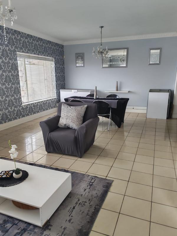 4 Bedroom Property for Sale in Parkside Eastern Cape